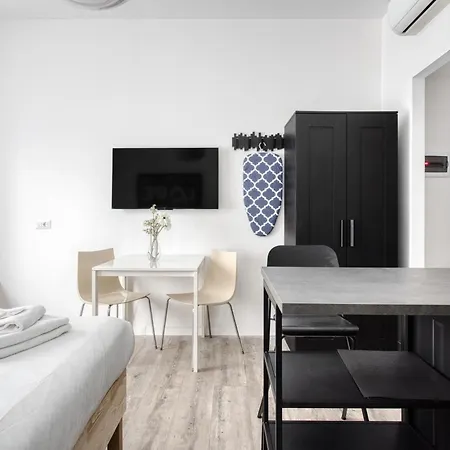 Joivy Elegant Double Near Subway Station Apartment *
