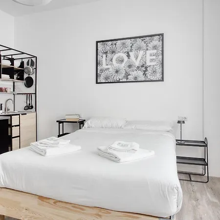 Joivy Elegant Double Near Subway Station Apartment *