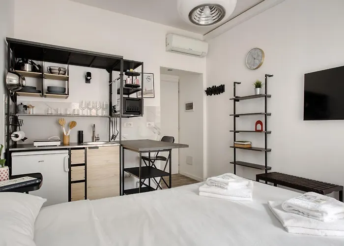 Joivy Elegant Double Near Subway Station * Milán