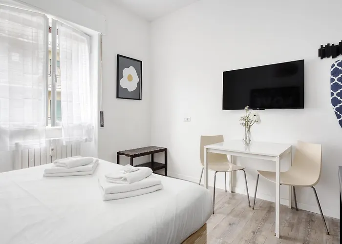 Joivy Elegant Double Near Subway Station